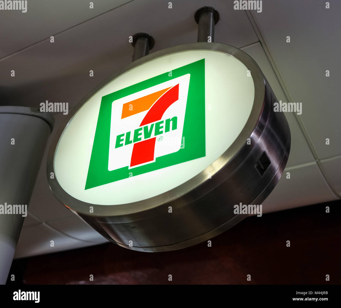 HONG KONG - Febbraio 1, 2018: 7-Eleven shop in Hong Kong. 7-Eleven o 7-11 è una catena internazionale di supermercati ed opera principalmente usin Foto Stock