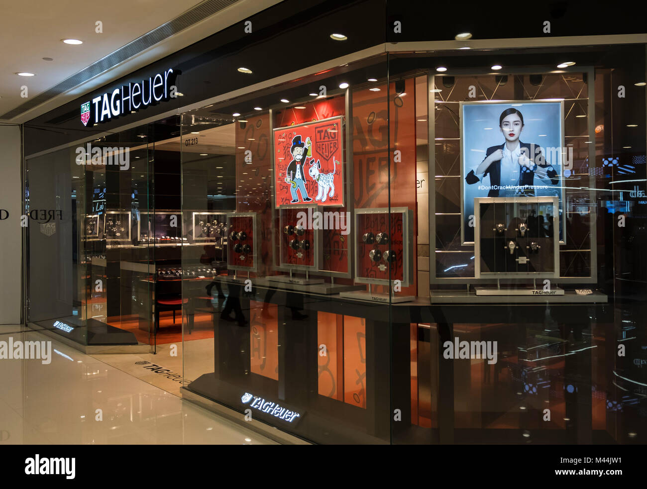 HONG KONG - 4 febbraio 2018: TAG Heuer store in Hong Kong. TAG Heuer è un lusso svizzero manufacturing company che progetta, produce e commercializza w Foto Stock