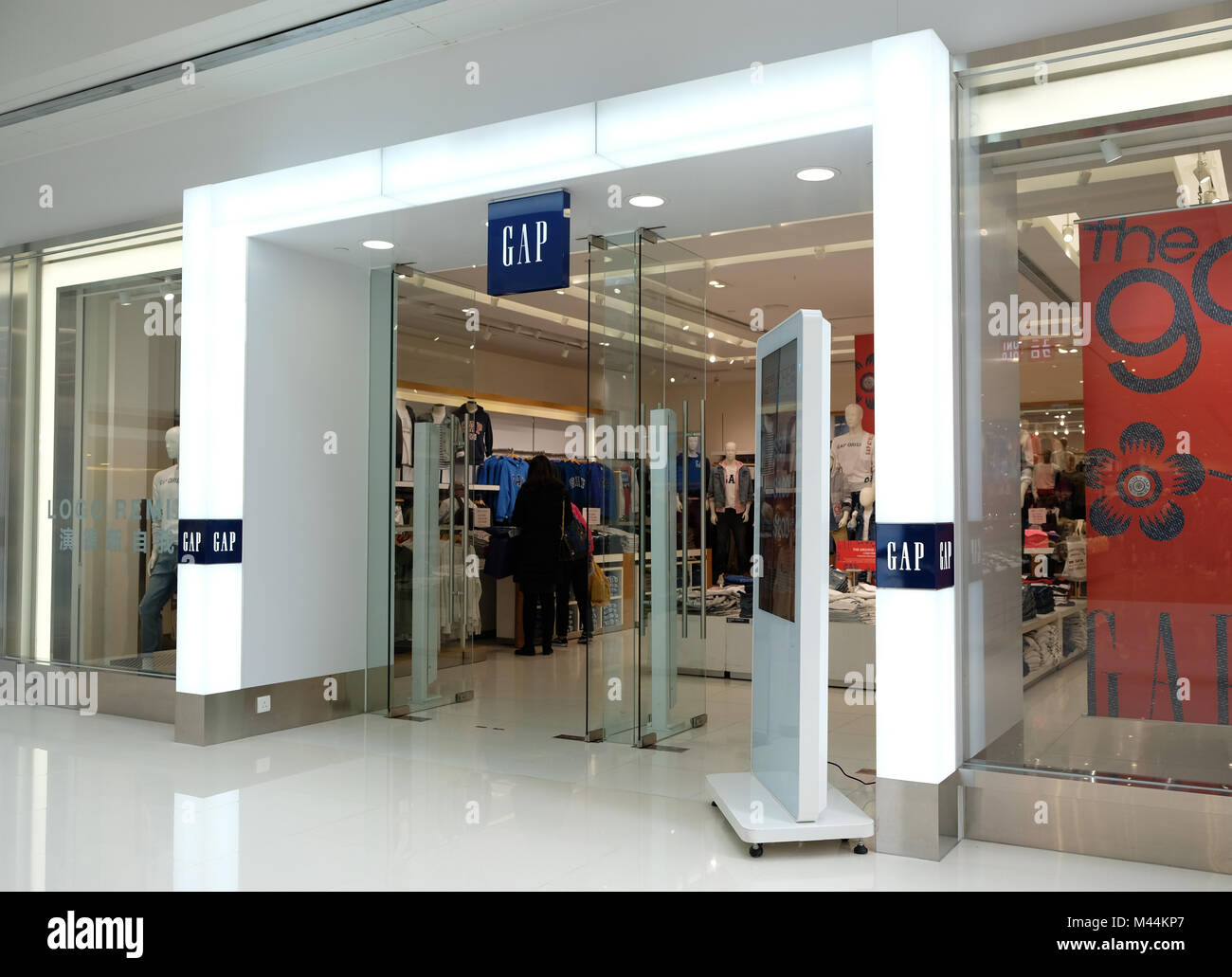 HONG KONG - 4 febbraio 2018: Gap store in Hong Kong. Gap è una multinazionale americana di capi di abbigliamento e accessori rivenditore. Foto Stock