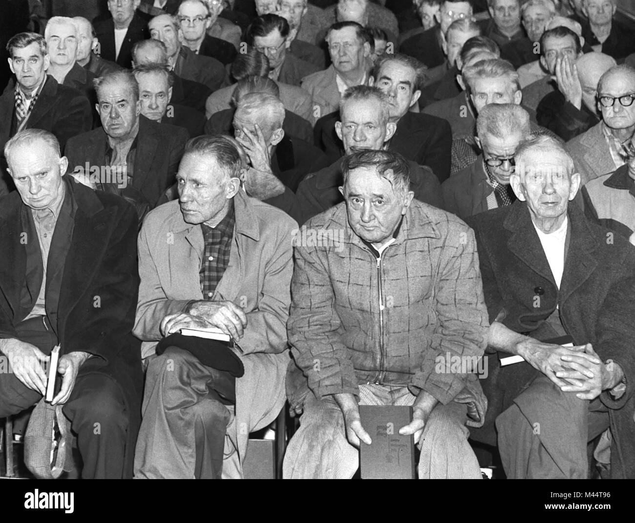 Esercito della salvezza festa di Natale per i senza tetto di uomini in Chicago, ca.1955. Foto Stock