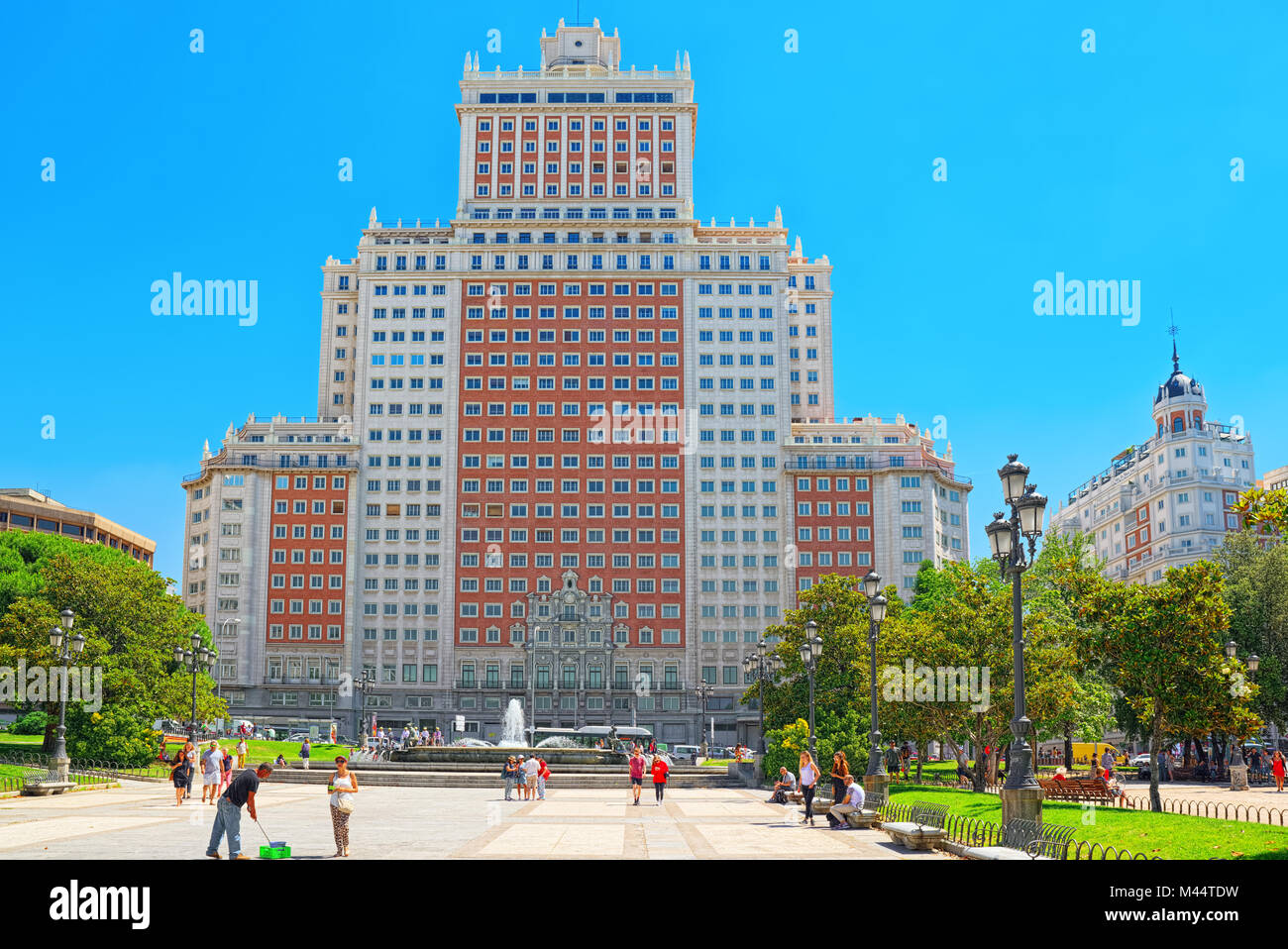 Madrid, Spagna - 05 Giugno 2017 : Spagna piazza (Plaza de Espana) è una grande piazza, una popolare destinazione turistica situata nel centro di Madrid, Spagna a t Foto Stock