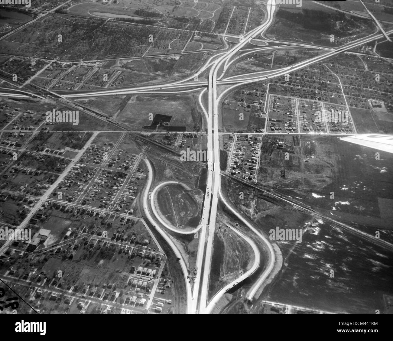 Vista aerea del Congresso Expressway a Tri-State tollway. ca. 1960. Foto Stock
