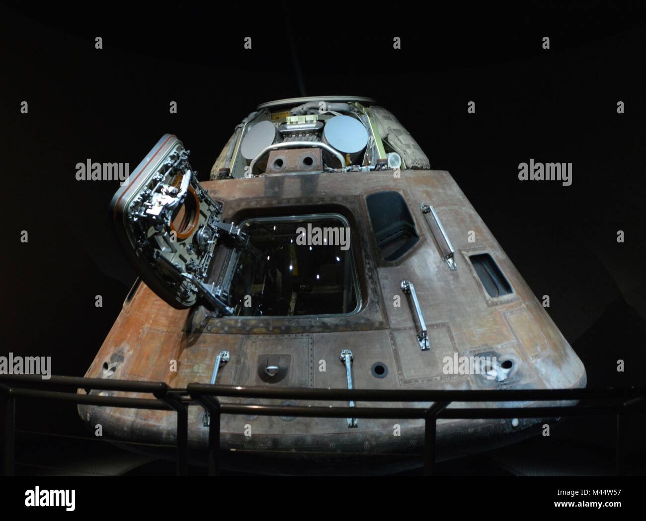 Capsula Apollo utilizzato per re-entry durante il Lunar / missioni lunari. Visualizzato presso il Kennedy Space Center di Cape Canaveral Florida USA Foto Stock