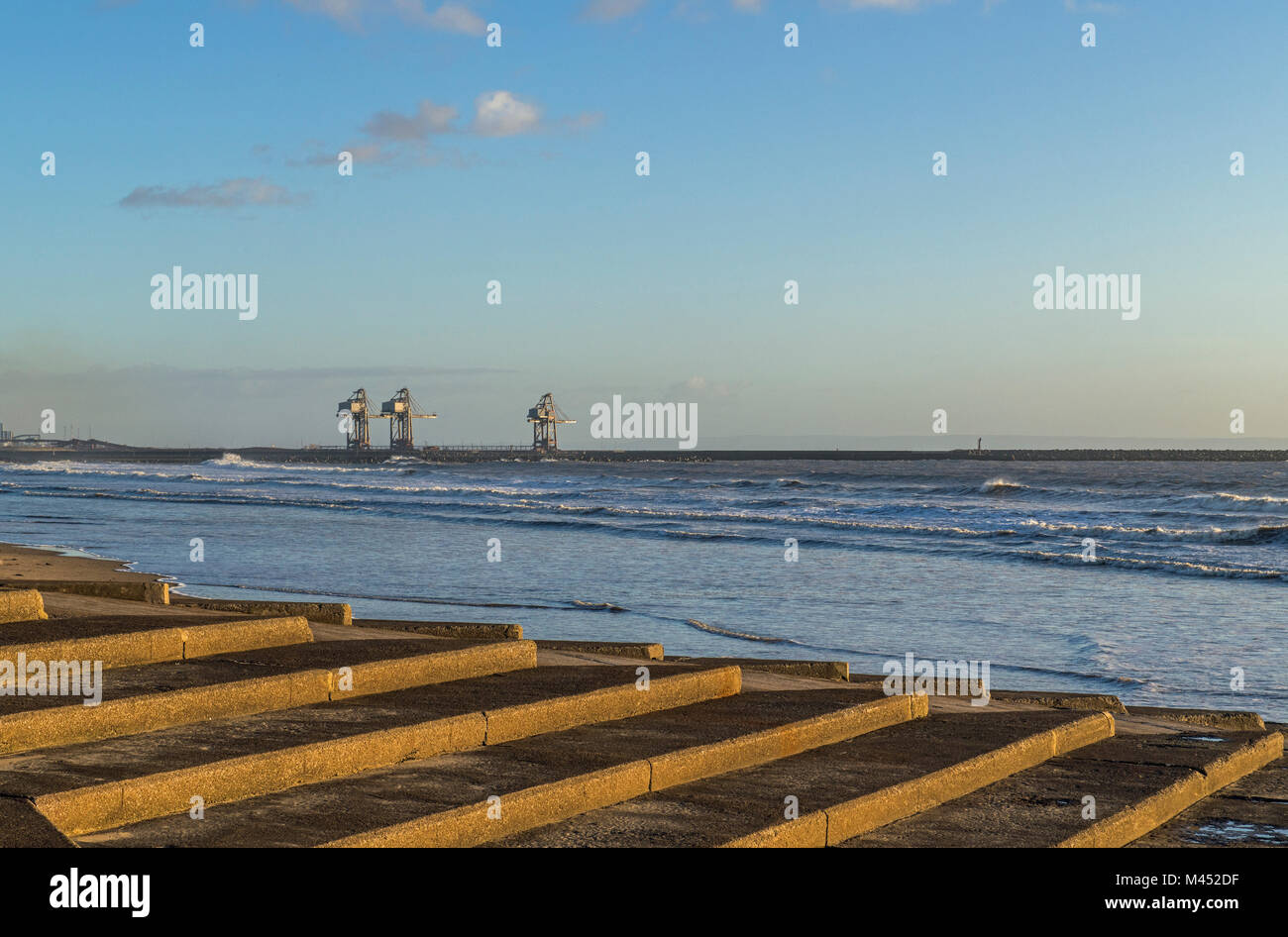 Aberavon Beach guardando ad ovest, Port Talbot, Galles del Sud Foto Stock