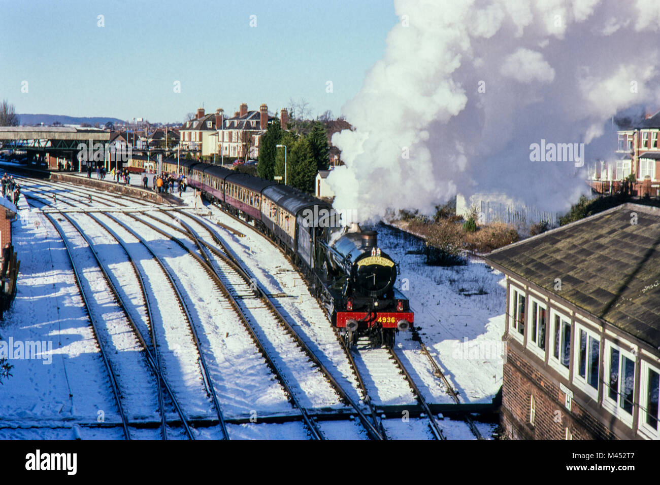 GWR Classe 4900 4-6-0 il Galles del Sud Borderer n. 4936 Kinlet Hall. Immagine presa a Hereford stazione nel dicembre 2000 Foto Stock