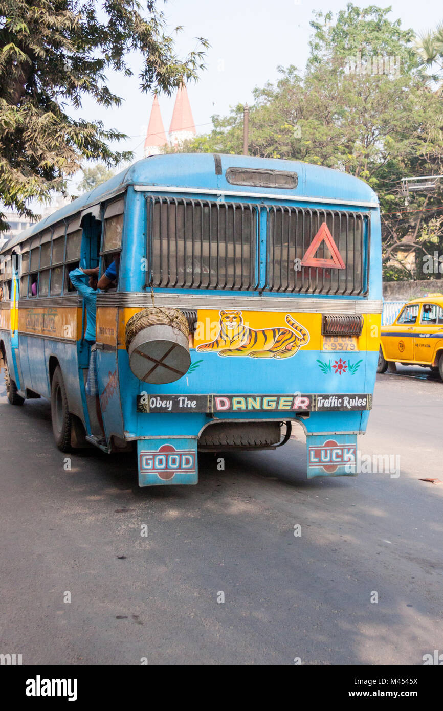 Autobus blu in Kolkata, India Foto Stock