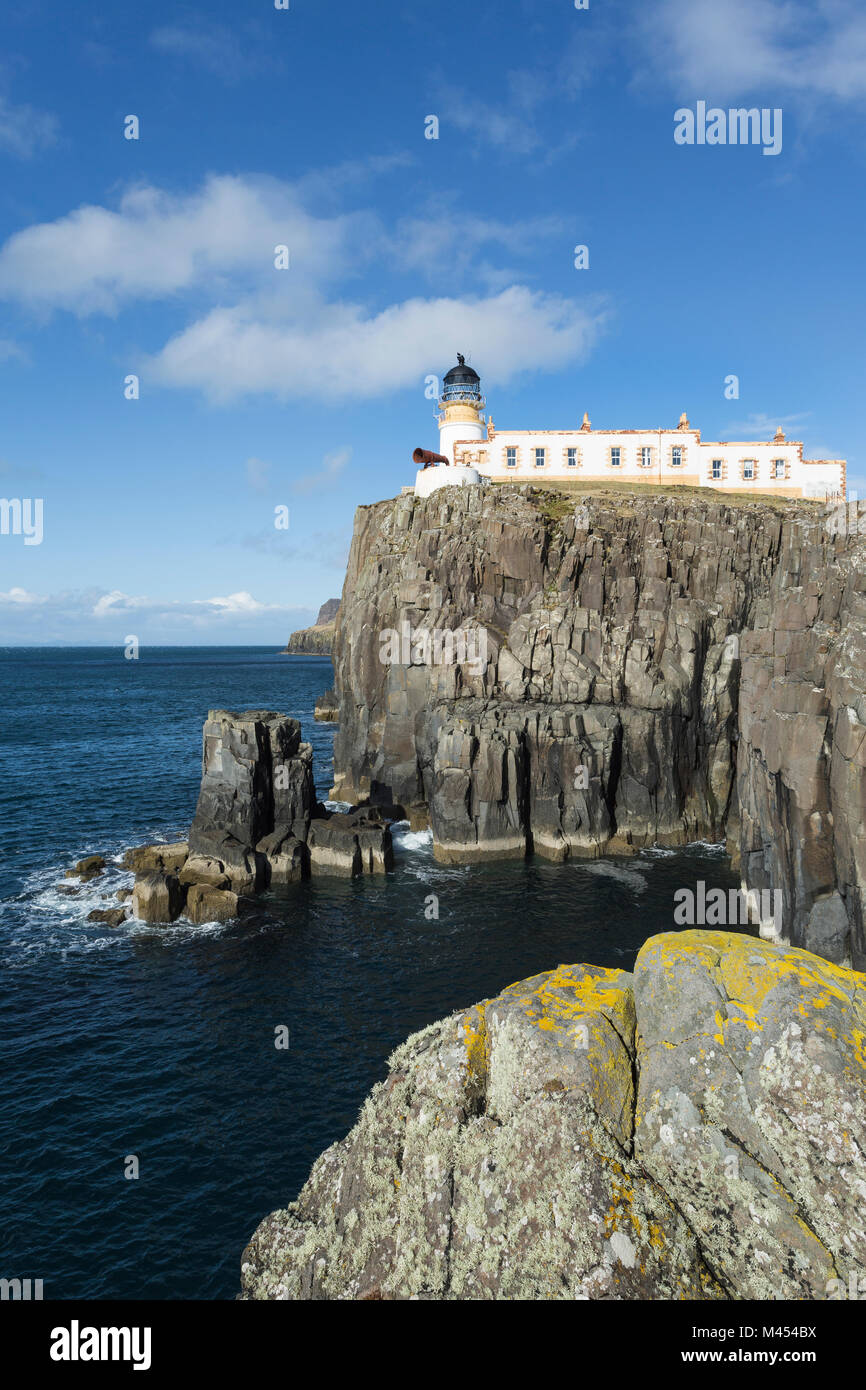 Neist Point Lighthouse vicino a Glendale, Isola di Skye in Scozia. Neist Point è raggiungere il punto più a ovest dell' Isola di Skye. Foto Stock