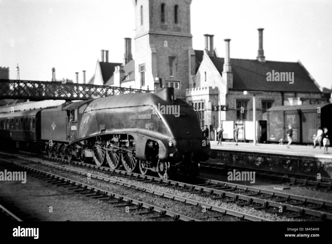 Classe A4 British Railways n. 60006 (formalmente conosciuto come il Gabbiano aringhe) Sir Ralph Wedgwood a Lincoln centrale nel 1961 Foto Stock