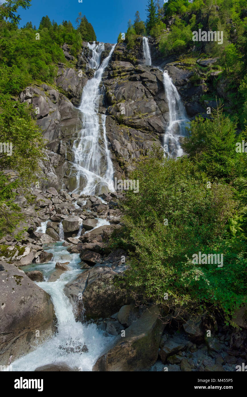 L Italia Trentino La Val Genova E Le Cascate Nardis Foto Stock Alamy