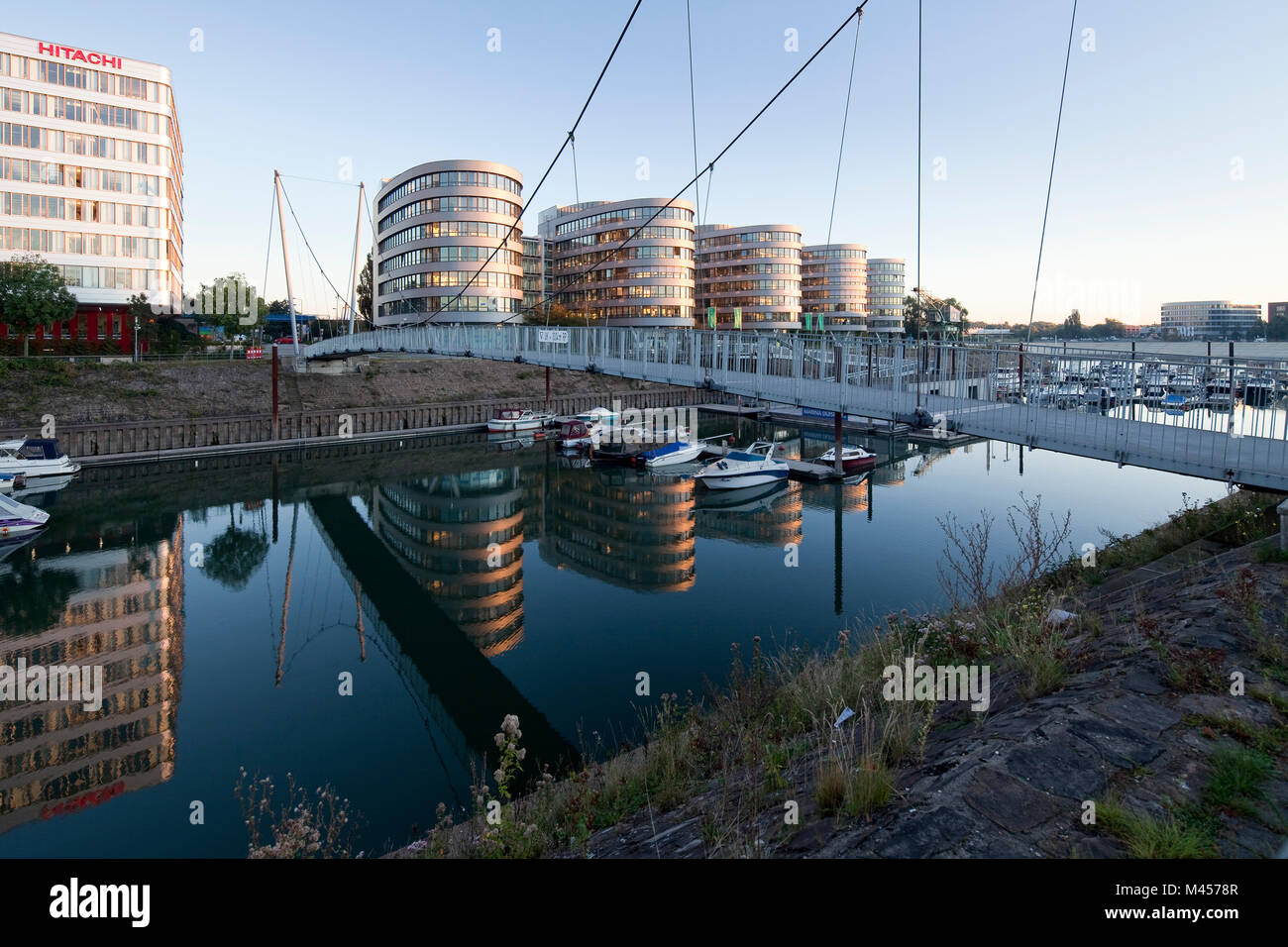 Edificio per uffici " cinque barche' all'interno del porto di Duisburg, Germania Foto Stock