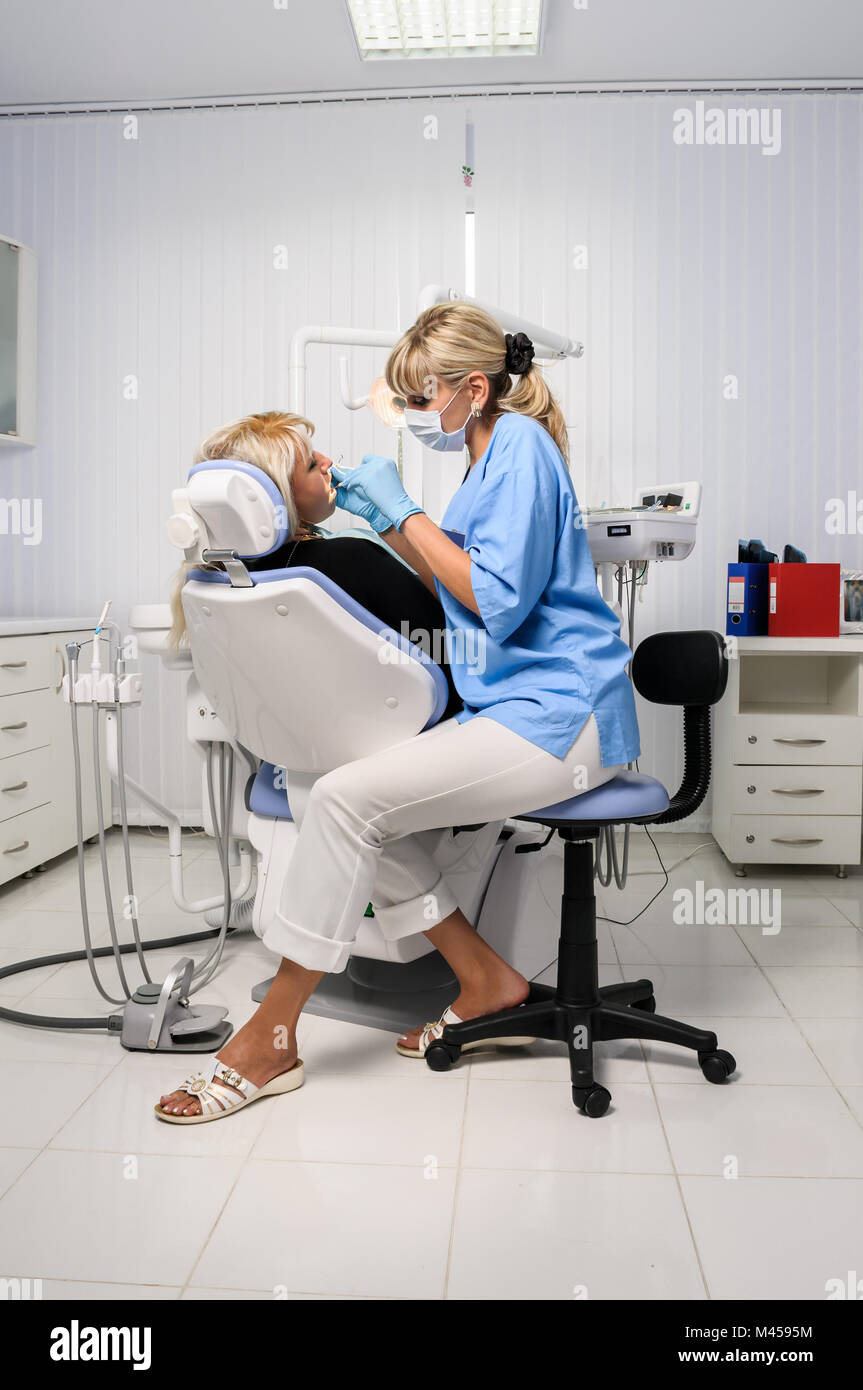 Dentista con paziente Foto Stock