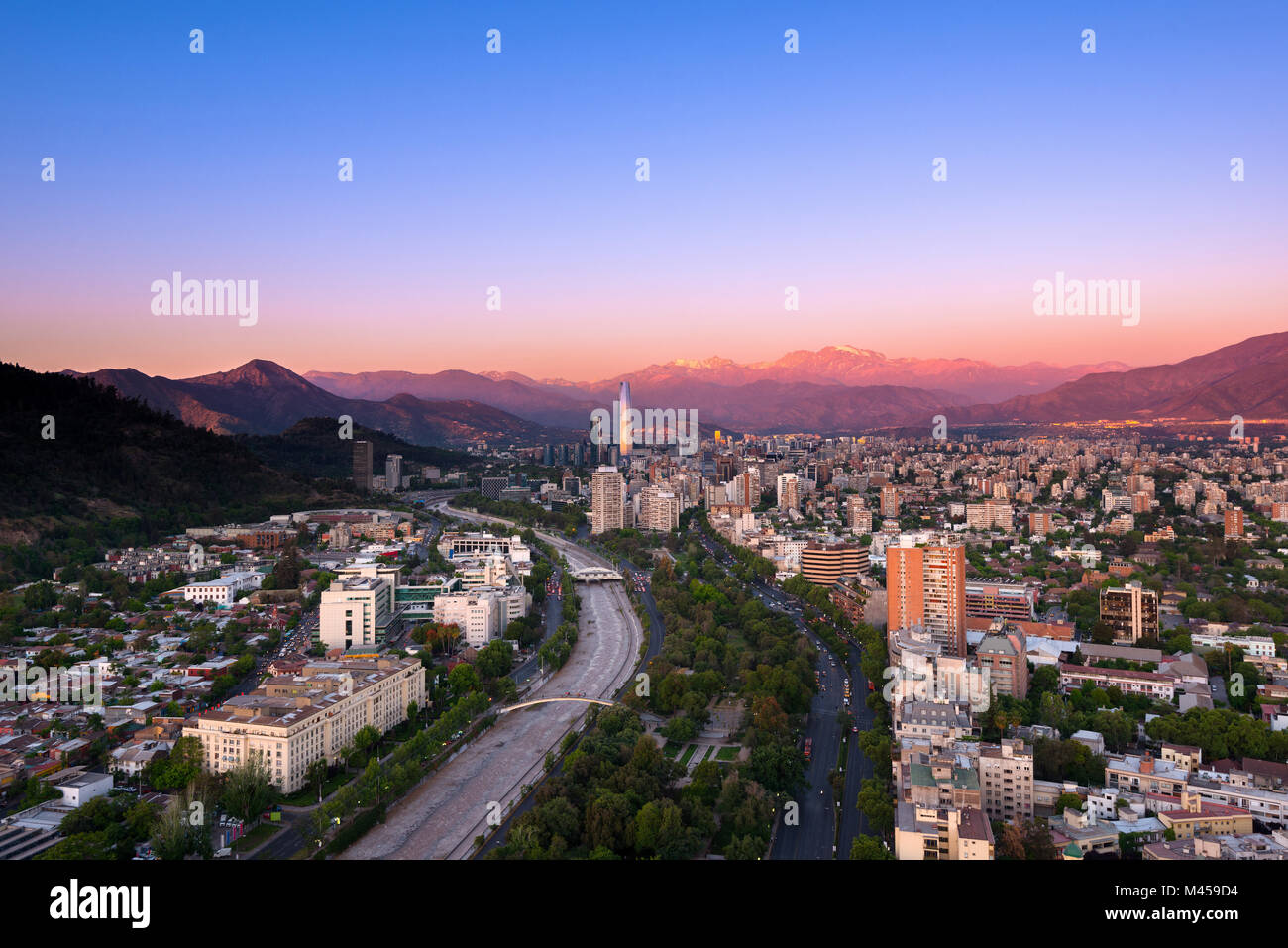 Vista panoramica di Providencia e Las Condes distretti, Santiago de Cile Foto Stock