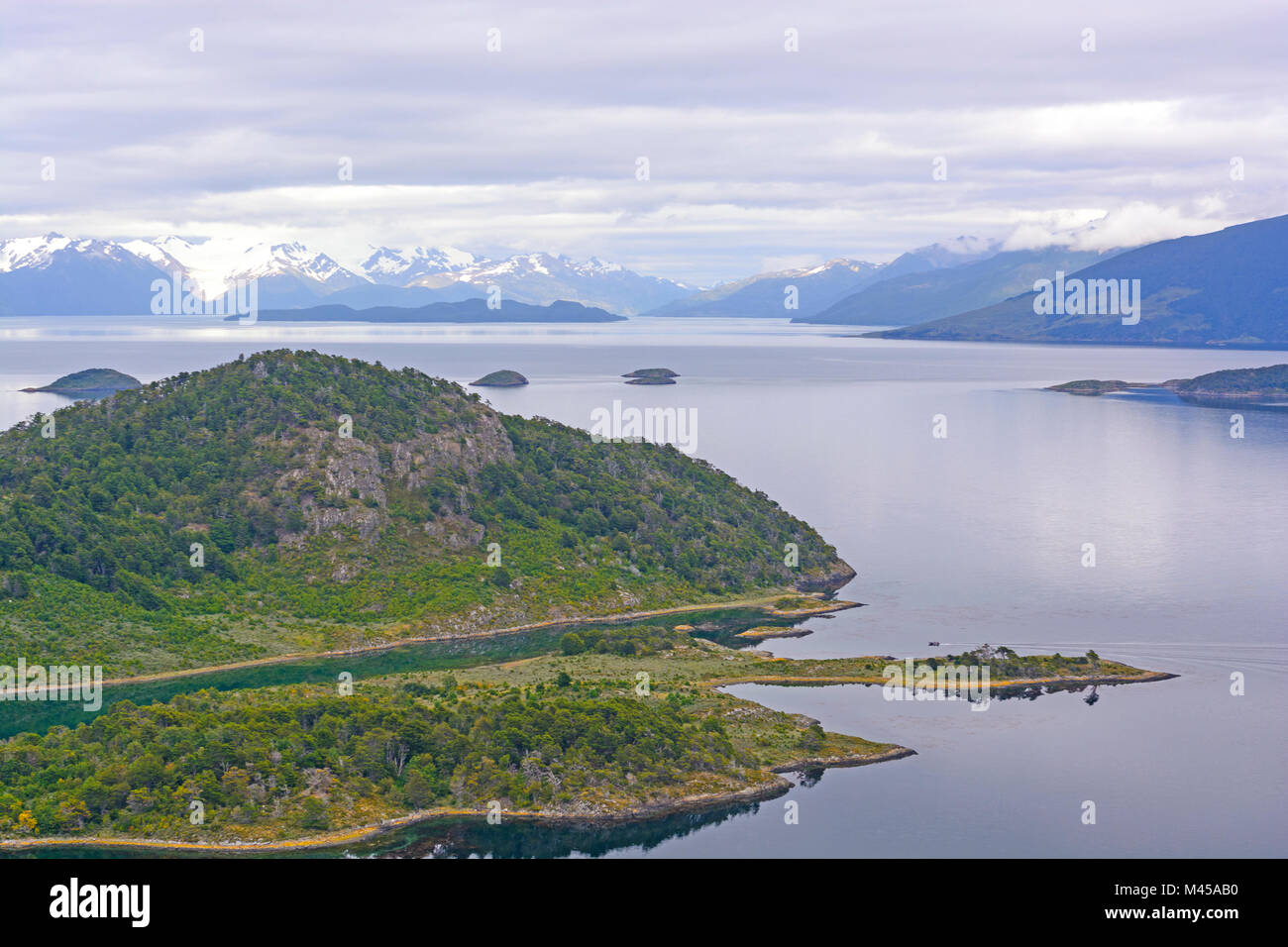 Canale di Murray sulla baia Wulaia nella luce del mattino in Tierra del Fuego in Cile Foto Stock