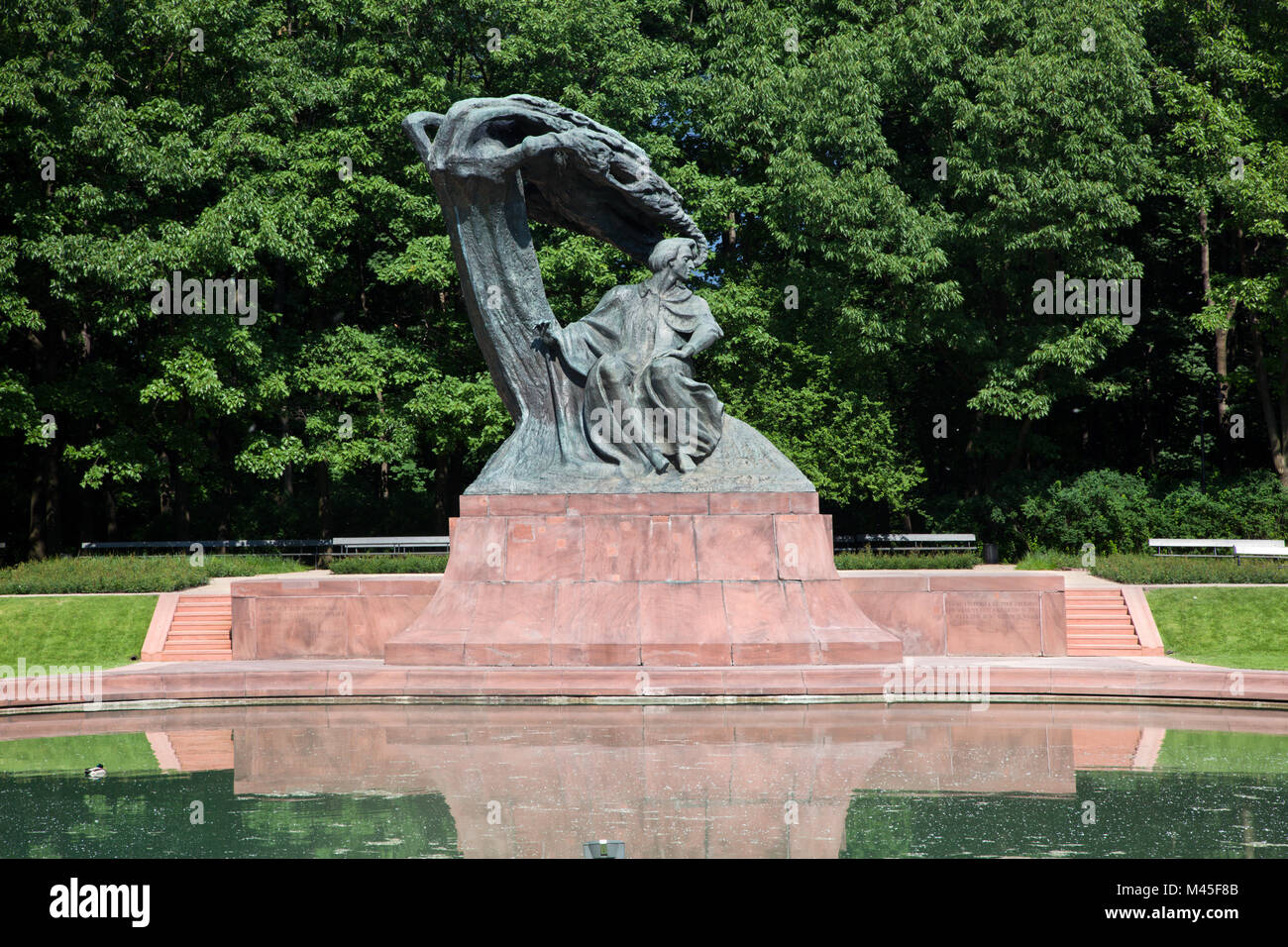 La statua di Chopin nel Parco Lazienki, Varsavia, Polonia. Foto Stock