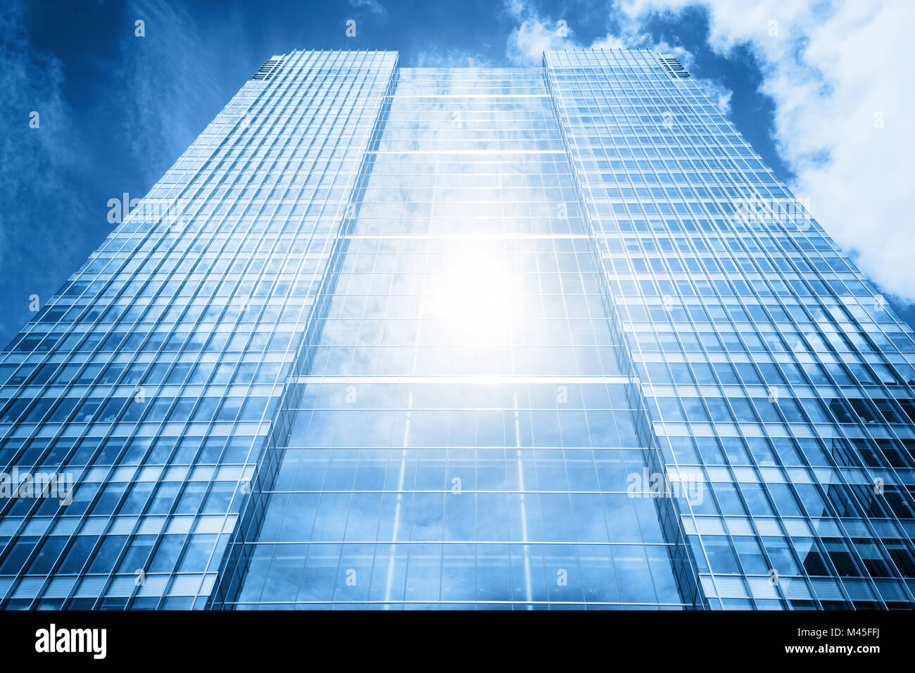 Sun riflettente nel business moderno grattacielo, alto edificio, Foto Stock
