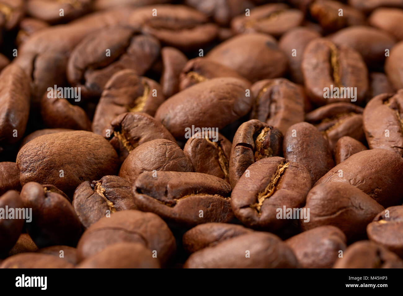 Freschi chicchi di caffè tostati close-up Foto Stock