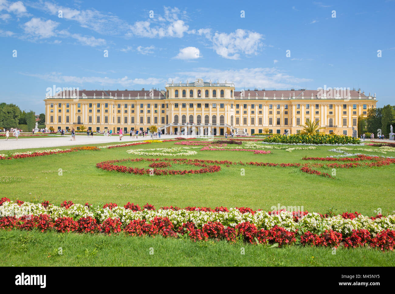 VIENNA, Austria - 30 luglio 2014: Il Palazzo di Schonbrunn e giardini. Foto Stock