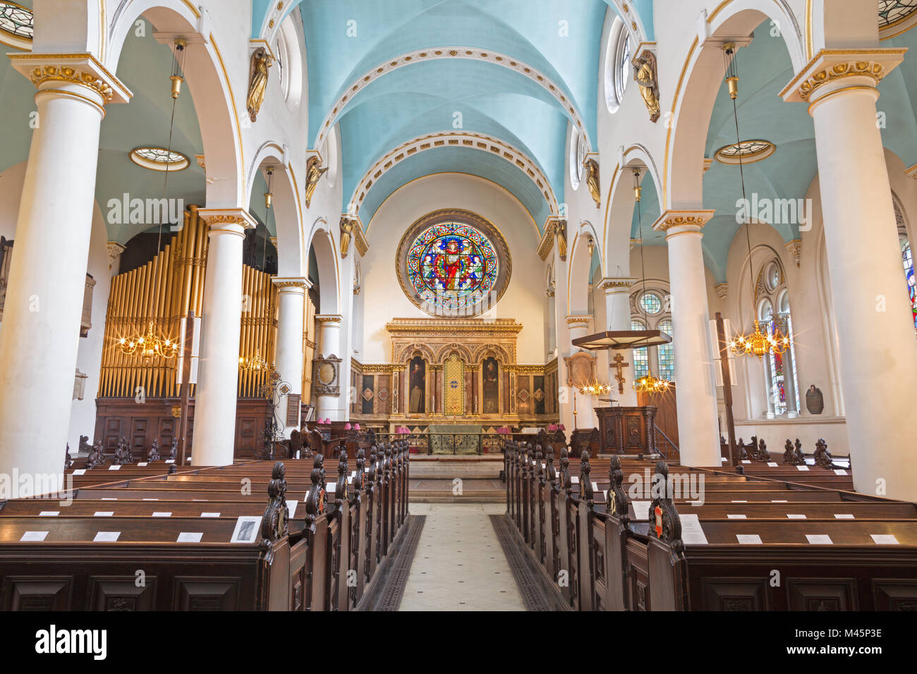 Londra, Gran Bretagna - 14 settembre 2017: la navata della chiesa San Michele Cornhill. Foto Stock