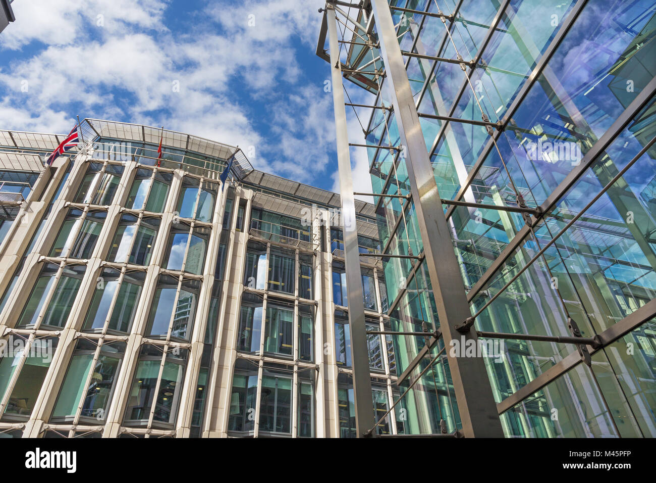 Londra, Gran Bretagna - 14 settembre 2017: Il moderno edificio di governo Foto Stock