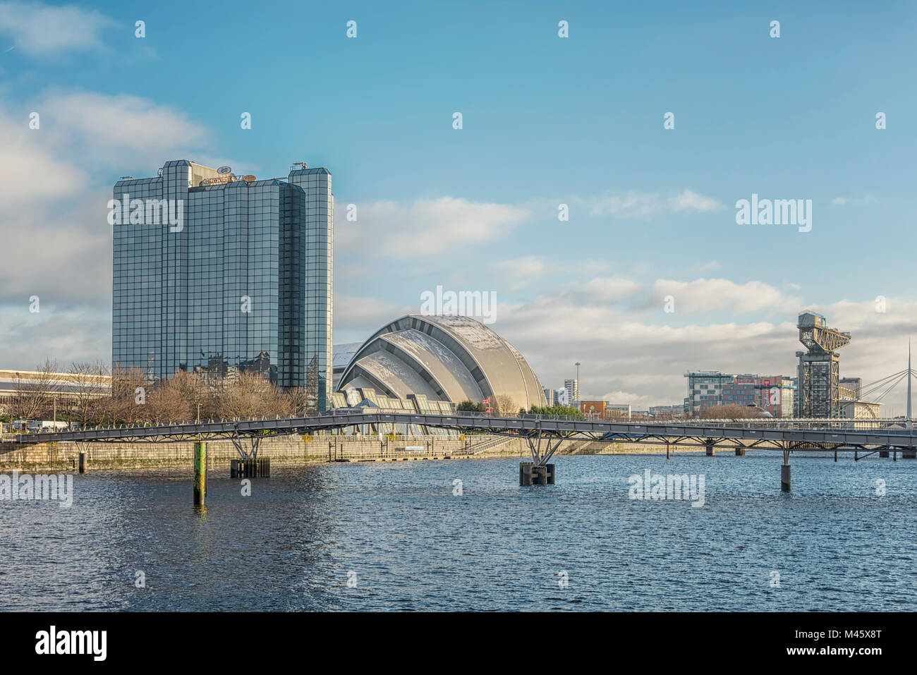 GLASGOW, SCOZIA - Gennaio 17, 2018: un paesaggio urbano vista di Glasgow da lungo il fiume Clyde. Foto Stock