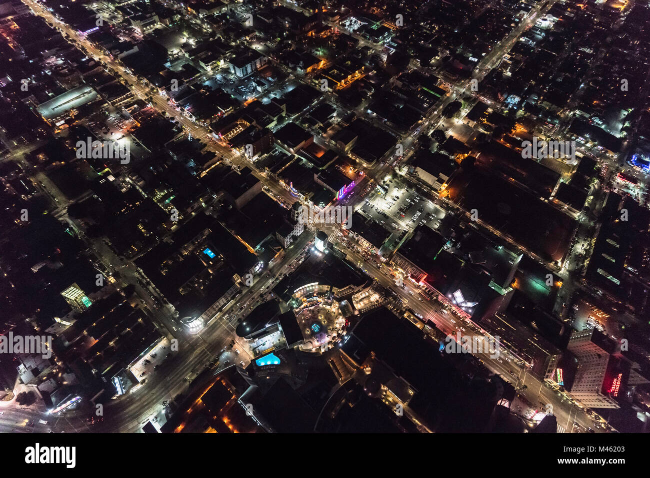 Los Angeles, California, Stati Uniti d'America - 11 Febbraio 2018: Notte Vista aerea di Hollywood Bl in Highland Ave nel sud della California. Foto Stock