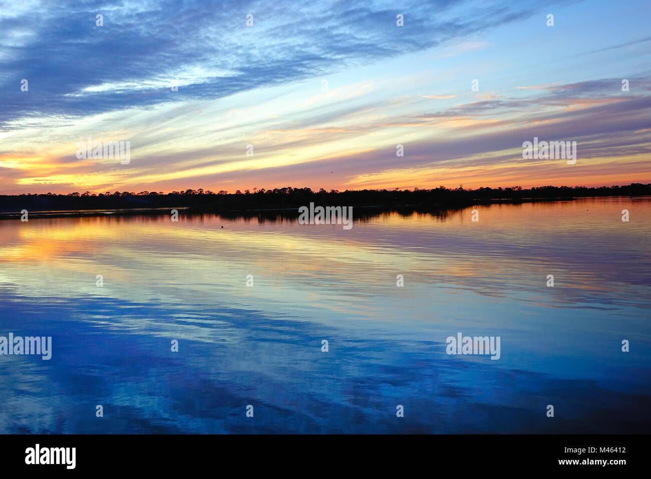 Tramonto sul fiume Halifax, Ormond Beach, Florida Foto Stock