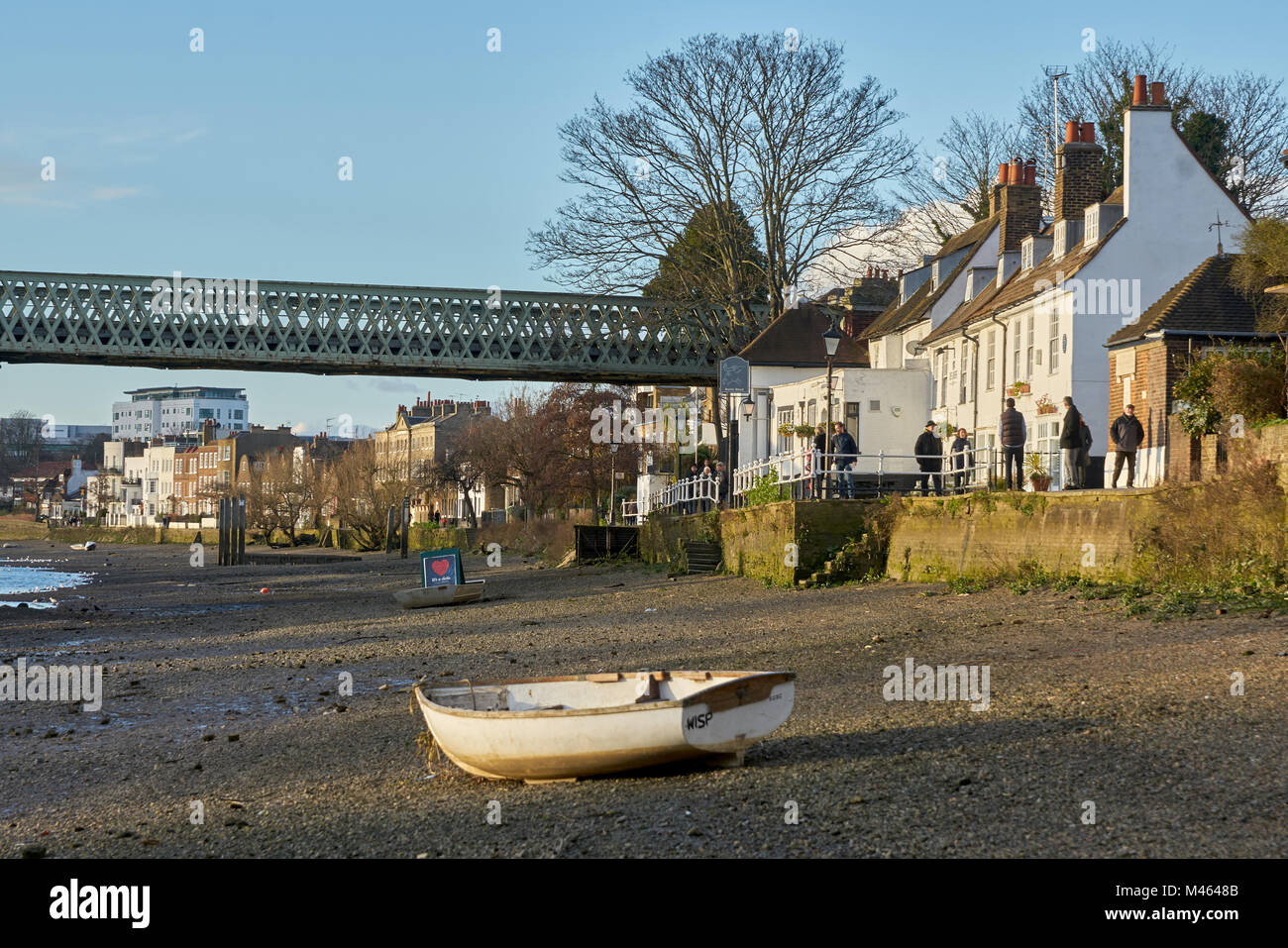 Il THAMES path in chiswick Londra Foto Stock