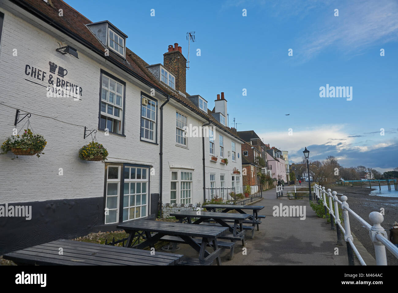 Il THAMES path in chiswick Londra Foto Stock