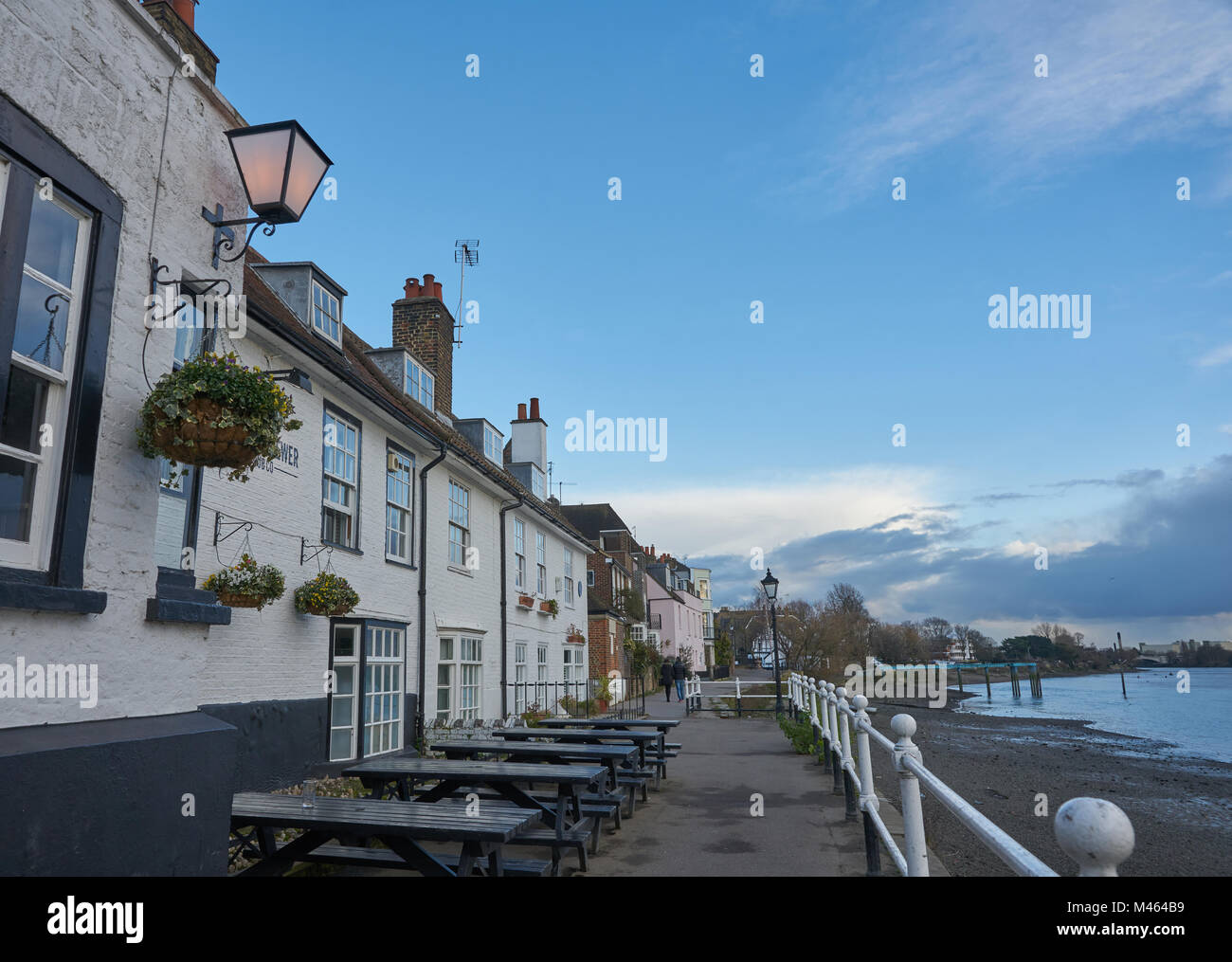 Il THAMES path in chiswick Londra Foto Stock