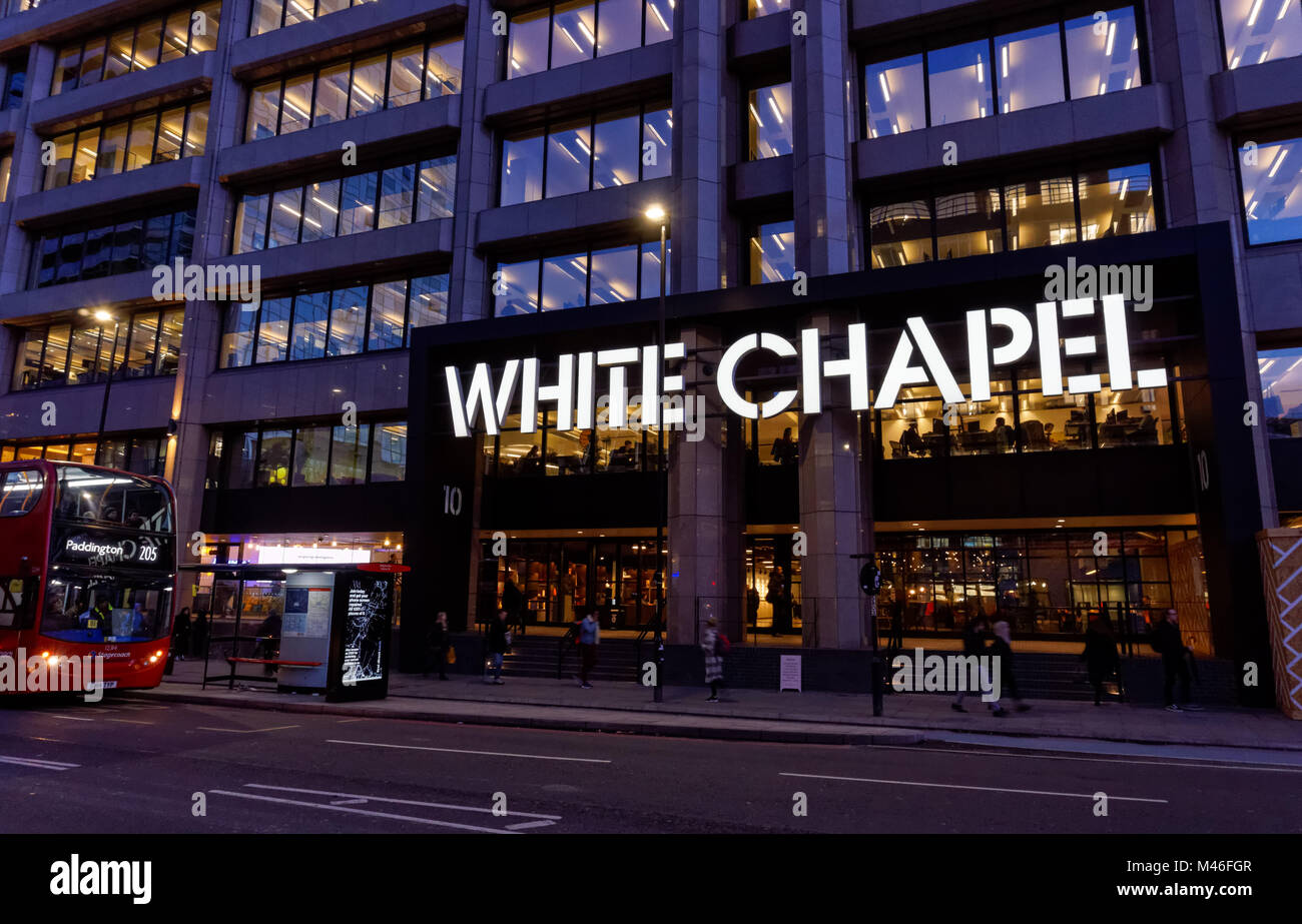 La Cappella bianco edificio a 10 Whitechapel High Street, Londra England Regno Unito Regno Unito Foto Stock