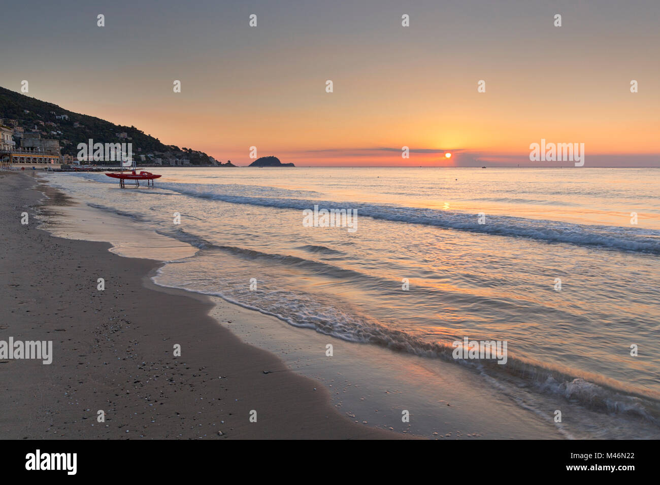 Spiaggia Di Alassio, alia Immagine Stock - Immagine di tramonto