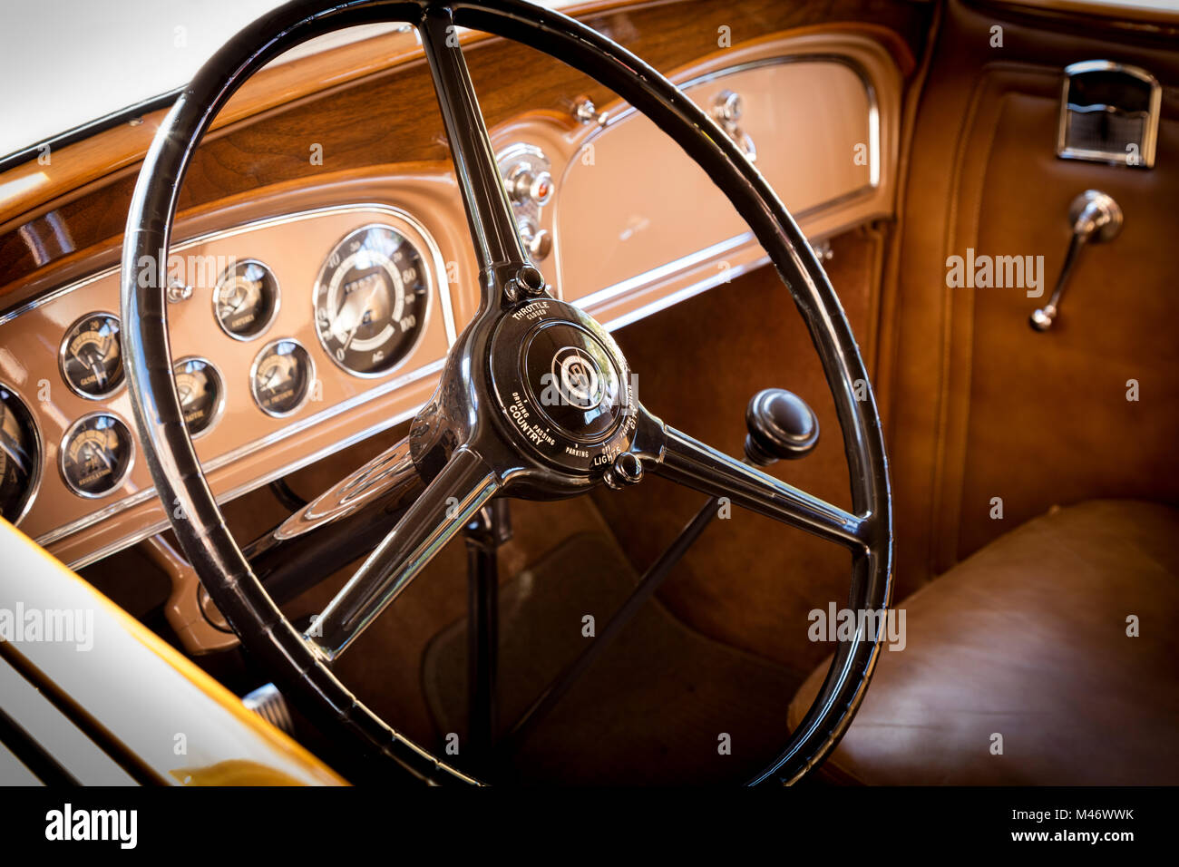 Perfettamente mantenuta 1932 Cadillac sul display a 'automobili su 5th' autoshow, Naples, Florida, Stati Uniti d'America Foto Stock