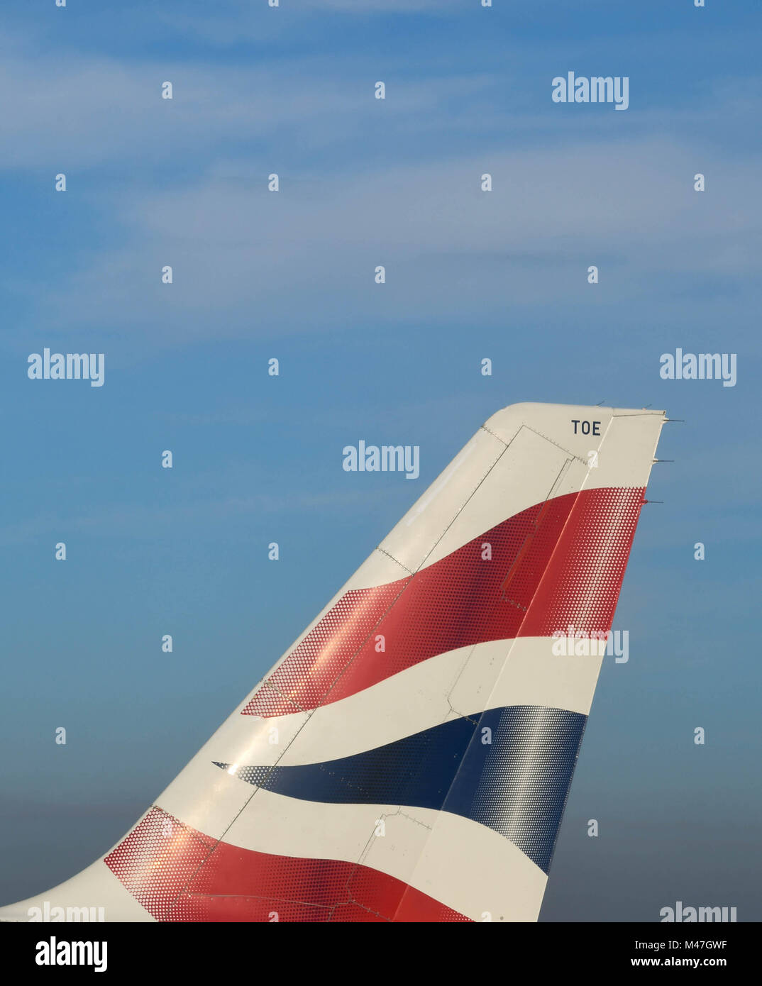Close up della pinna di coda di un British Airways Airbus A320 jet del passeggero Foto Stock