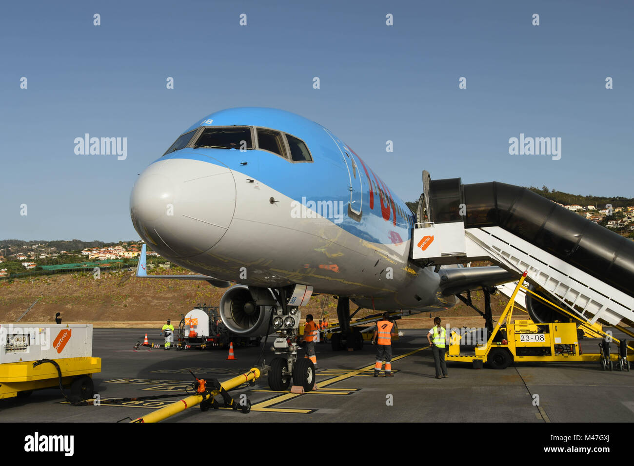 Boeing 757 azionato dalla TUI Travel company e la compagnia aerea Foto Stock