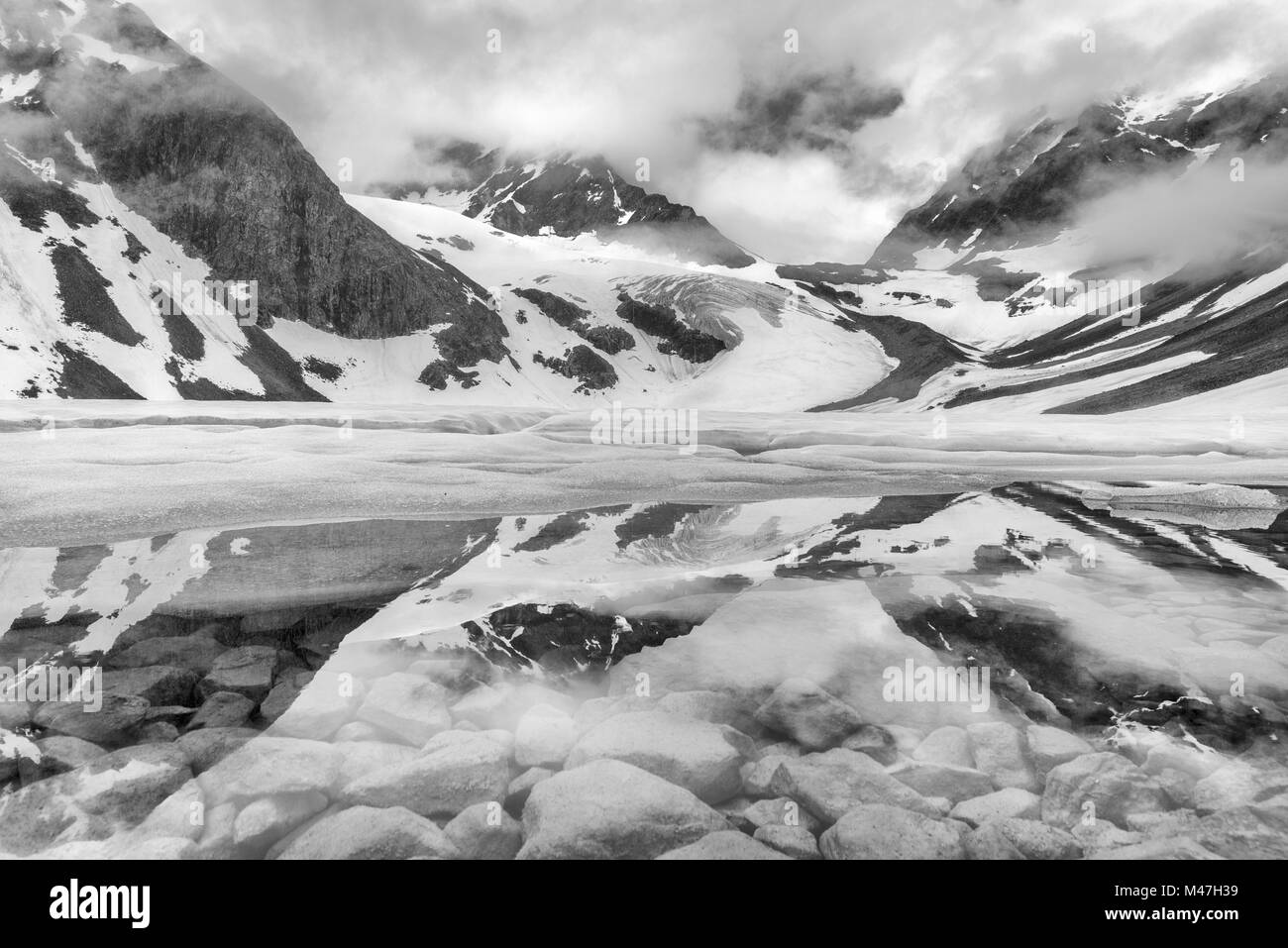 Lago Tarfala, Kebnekaise montagne, Lapponia, Svezia Foto Stock