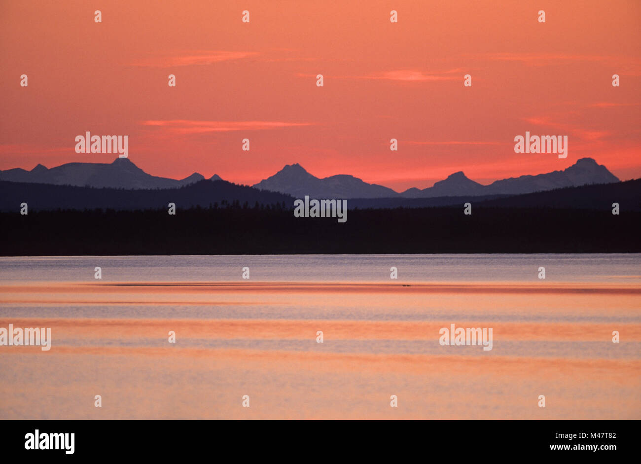 La gamma della montagna di Sarek National Park in sole di mezzanotte Foto Stock