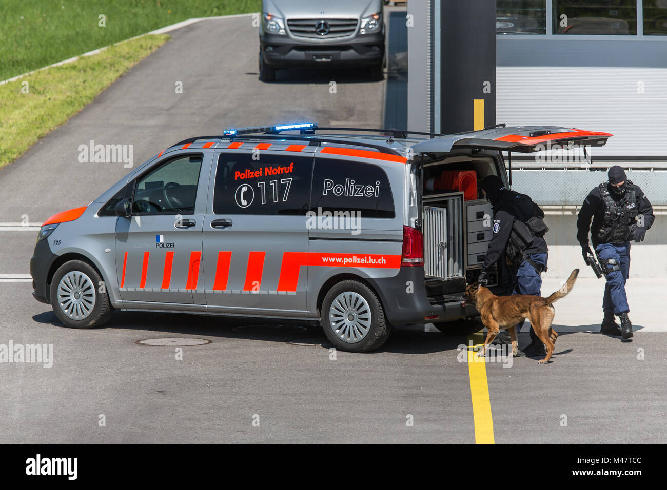 Polizeiauto mit Sondergruppe Luchs von der Luzerner Polizei Foto Stock