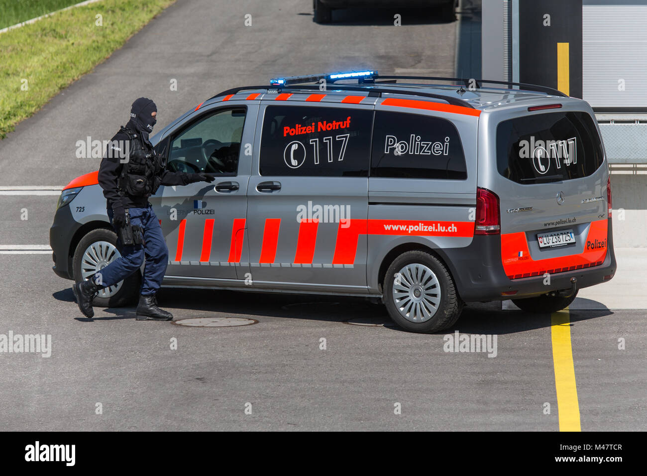 Polizeiauto mit Sondergruppe Luchs von der Luzerner Polizei Foto Stock