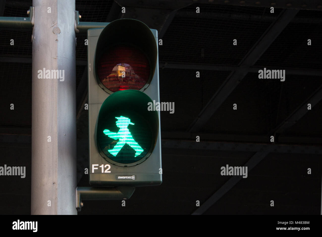 Il semaforo verde per i pedoni, Berlino, Germania Foto Stock