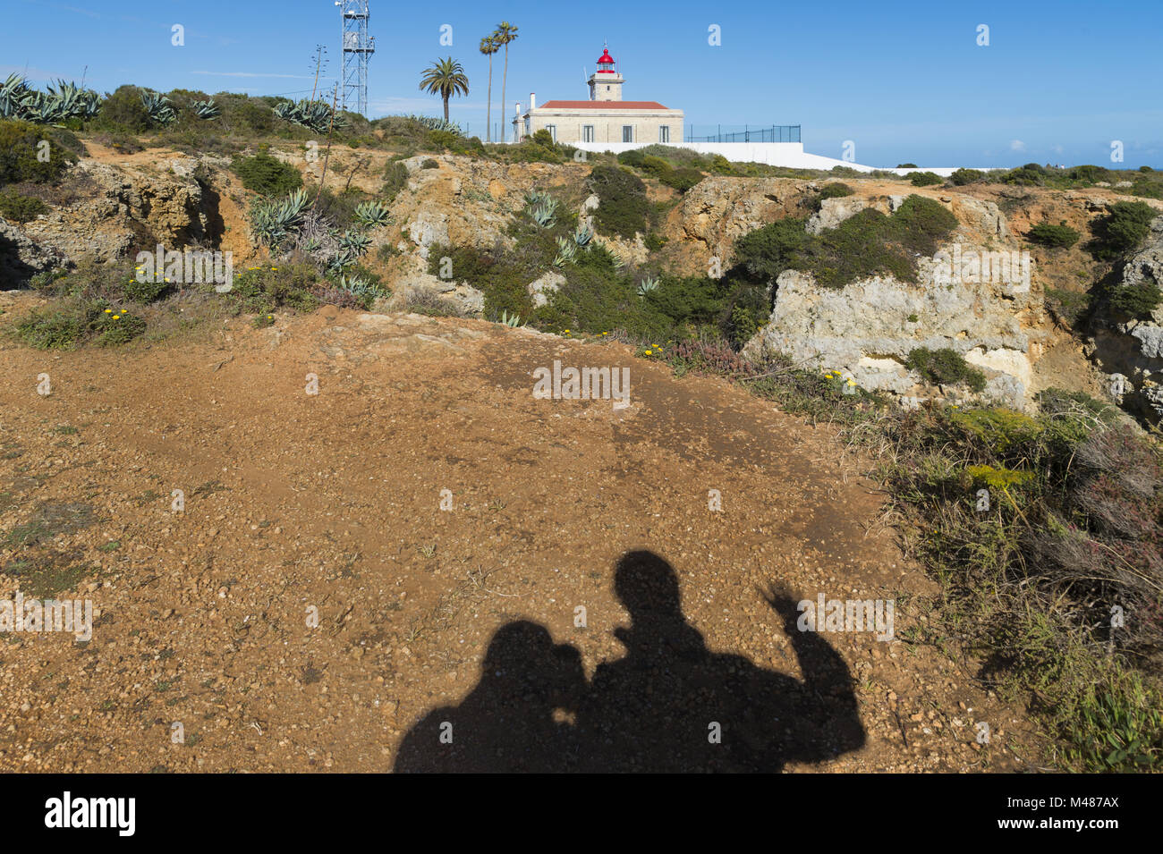 Silhouette di due persone a Ponta da Piedade Foto Stock
