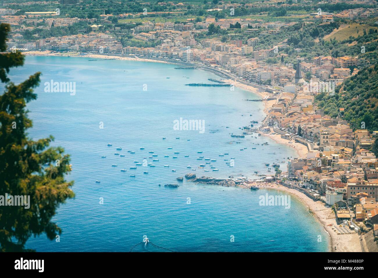 Bellissimo paesaggio panorama Taormina Sicilia Foto Stock