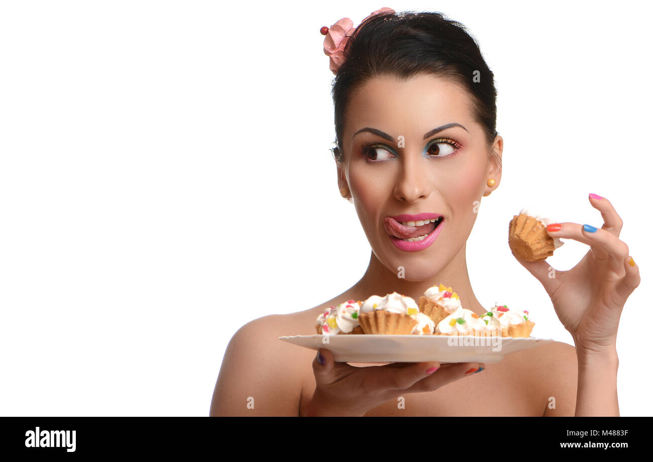 Bellezza moda ragazza modello prendendo colorate torte Foto Stock
