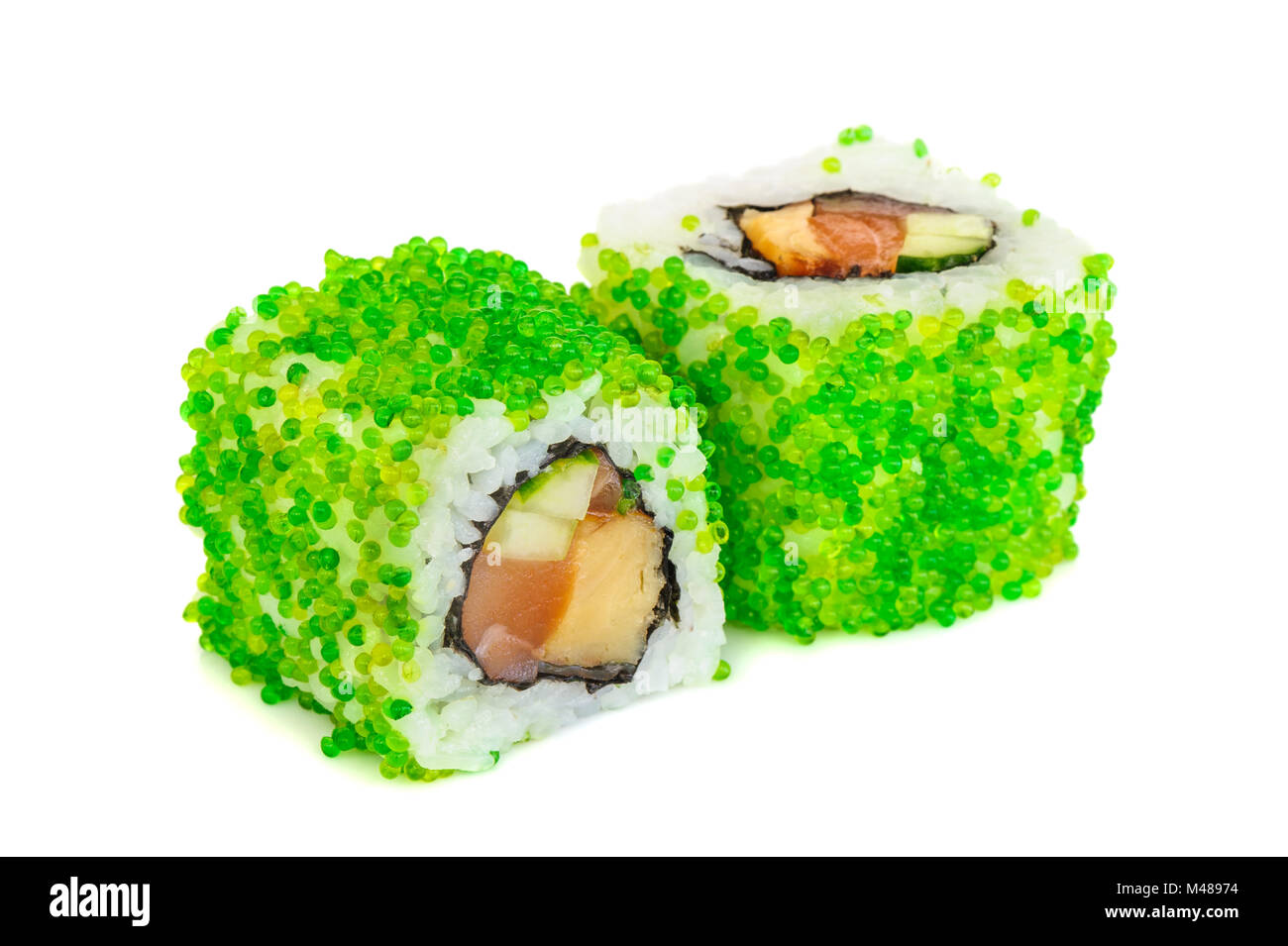 Uramaki maki sushi, due rotoli isolato su bianco Foto Stock