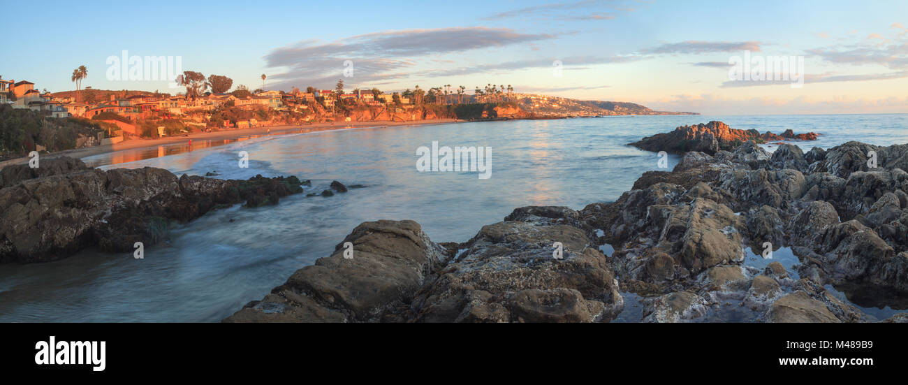 Crescent Bay beach vista panoramica dell'oceano al tramonto Foto Stock