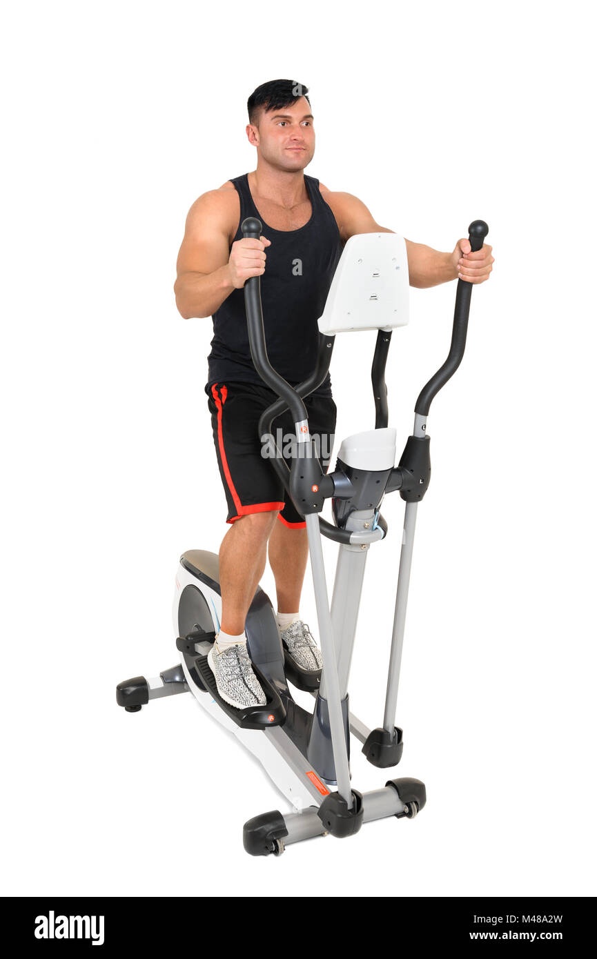 Giovane uomo facendo esercizi sulla croce ellittica trainer Foto Stock