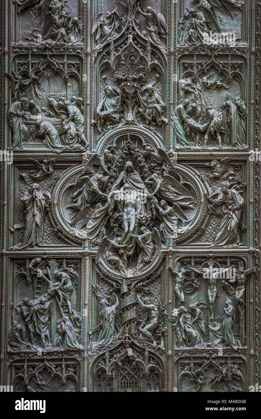 Famose porte di bronzo del Duomo di Milano, Italia Foto Stock