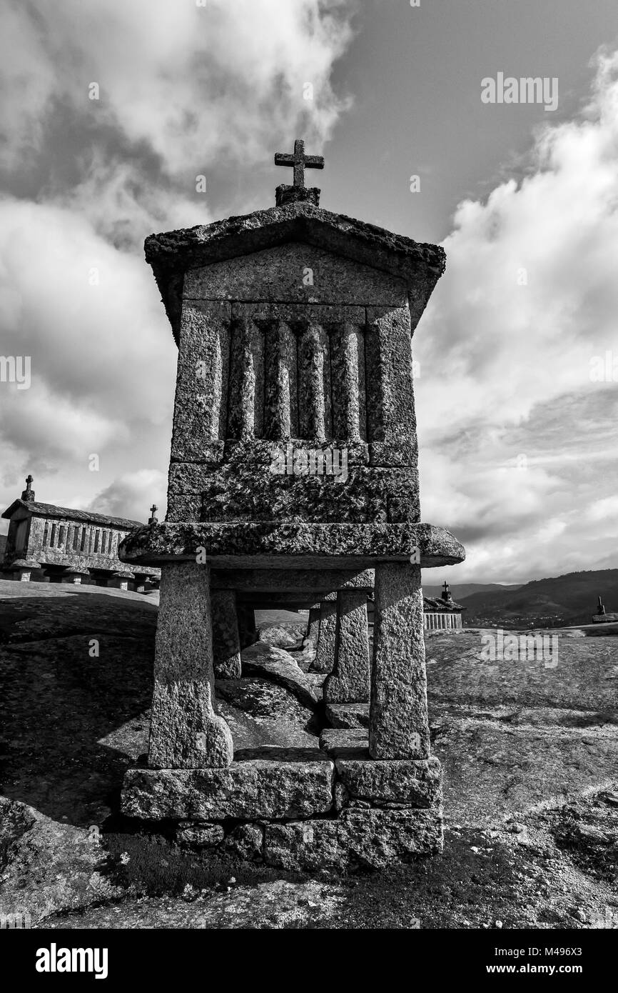 Il piccolo villaggio di Paneda nel nord del Portogallo Foto Stock
