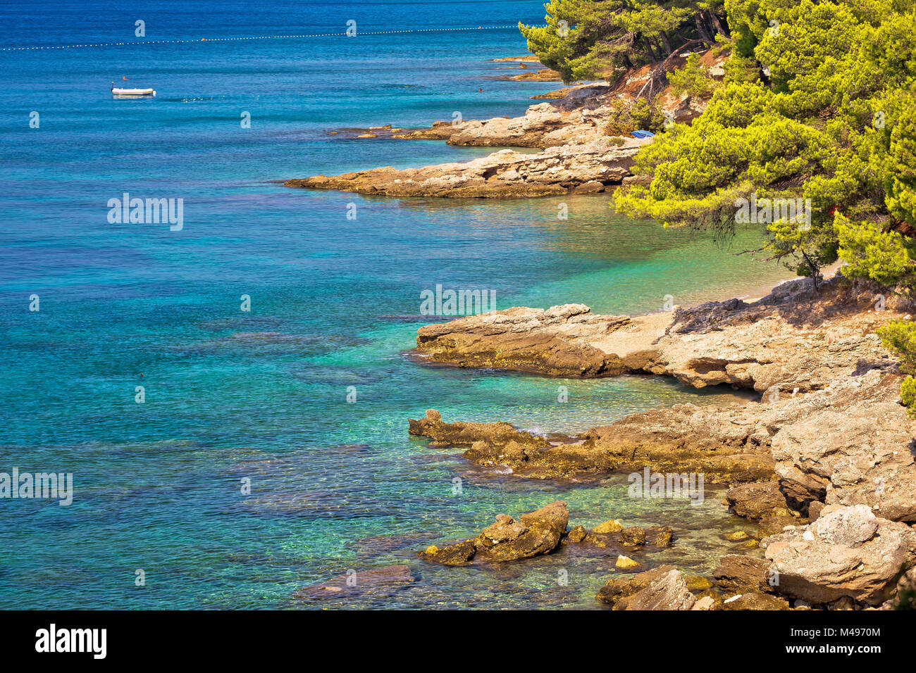 Pietra di color turchese spiaggia di Isola di Brac Foto Stock