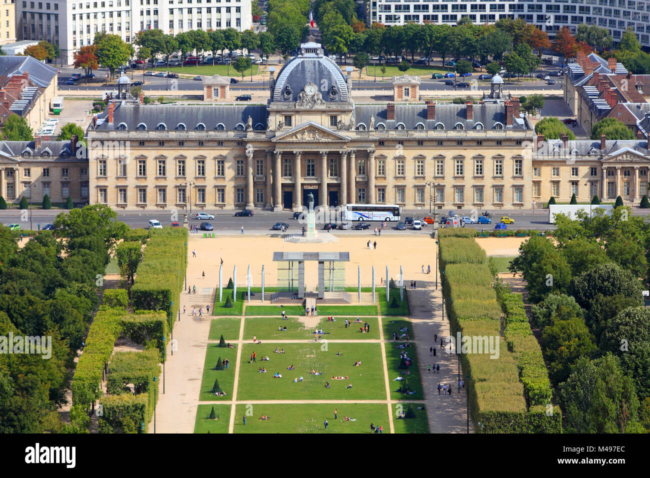 Parigi, Francia - aerial vista città con Ecole Militaire (Scuola militare) e Champ de Mars park. UNESCO - Sito Patrimonio dell'umanità. Foto Stock