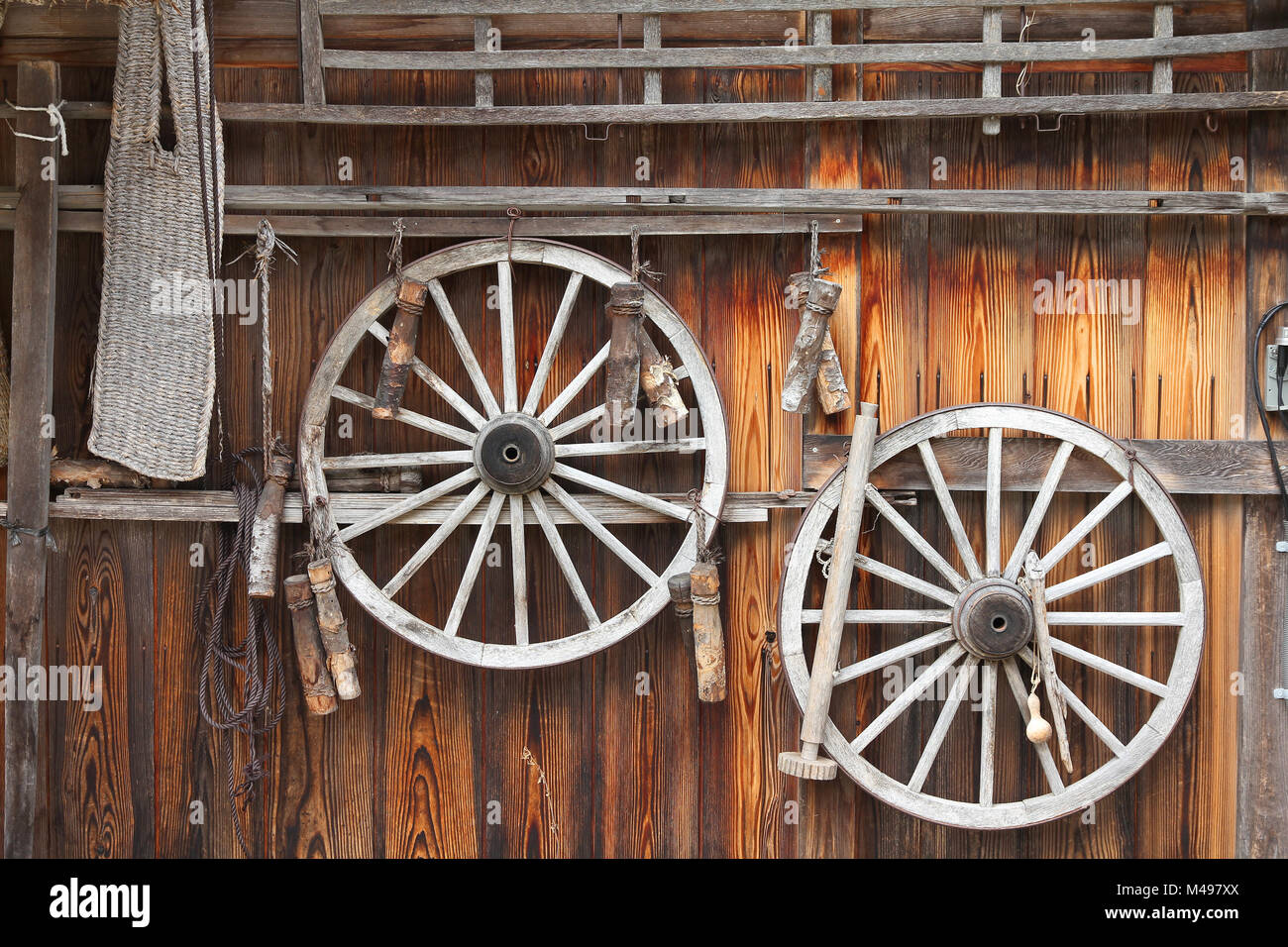 Giappone - strumento rurale decorazione in Shirakawa-Go, famoso villaggio classificato come Patrimonio Mondiale dell'UNESCO. Prefettura di Gifu. Foto Stock